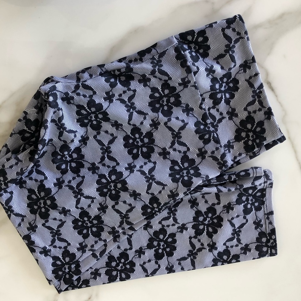 Onzie Lace Print Cropped Legging